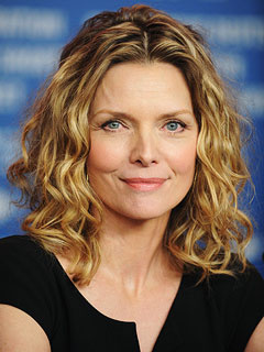 EXCLUSIV: Michelle Pfeiffer a jucat rolul mamei lui Chris Pine în „Welcome to People”