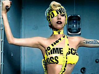 Designer de Lady Gaga lançará linha cápsula para Forever 21: Police tape for everyone!