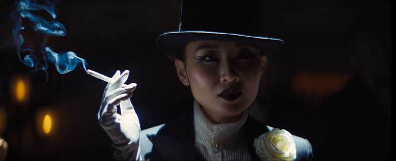Li Jun Li spielt Lady Fay Zhu in Babylon von Paramount Pictures.