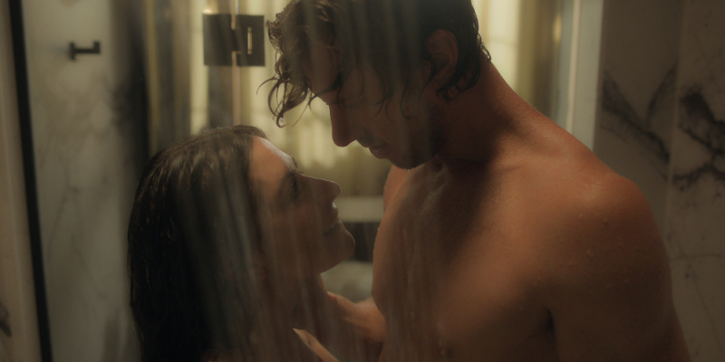   Sexualität/Leben. (L bis R) Sarah Shahi als Billie Connelly, Adam Demos als Brad Simon in Folge 202 von Sex/Life. Kr. Mit freundlicher Genehmigung von Netflix © 2023